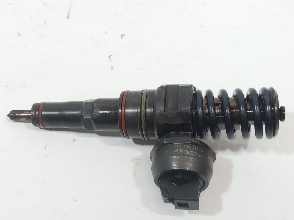 Injector AUDI A3 (8P1) 1.9 TDI 9832573 BParts