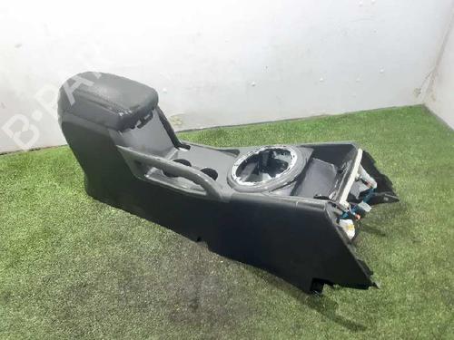 Used Armrest / Center console KIA SPORTAGE III (SL) 1.7 CRDi (116 hp) 7153275