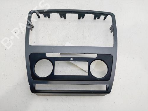 Used Middle console SKODA OCTAVIA II (1Z3) 1.6 TDI (105 hp) 29448627