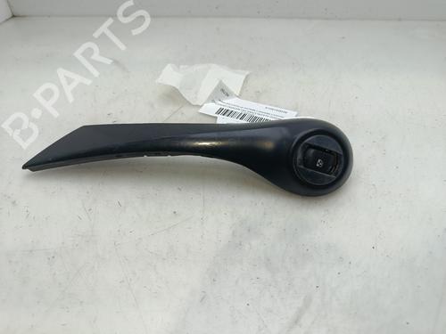 right-front-window-switch-renault-megane-ii-bm01_-cm01_-2001-2002-2003-2004-2005-2006-2007-2008-2009-2010-2011-2012-32104491 main image
