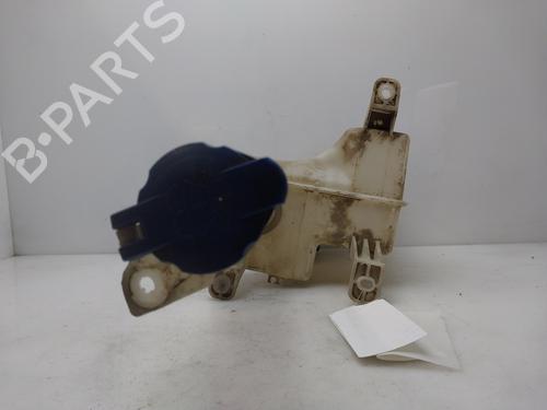 Used Windscreen washer tank KIA SORENTO I (JC) 2.5 CRDi 4WD (140 hp) 17955752