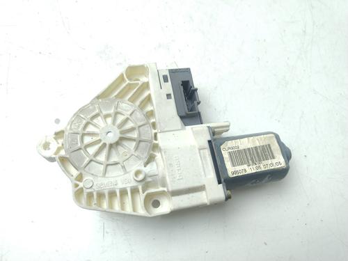 Used Left front window motor LAND ROVER DISCOVERY III (L319) [2004-2009]  30863384