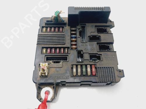 Used Fuse box RENAULT MEGANE II Saloon (LM0/1_) 1.9 dCi (LM0G, LM1G, LM2C) (120 hp) 31708847