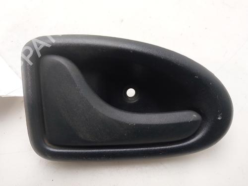 Maneta interior trasera izquierda Maneta interior trasera izquierda RENAULT MEGANE I Classic (LA0/1_) 1.6 e (LA0F, LA0S) (90 hp) 33951144 33951144