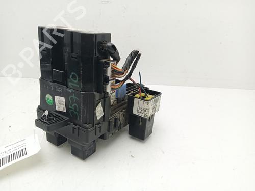 Used Fuse box HYUNDAI SANTA FÉ I (SM) 2.4 16V (146 hp) 22390132
