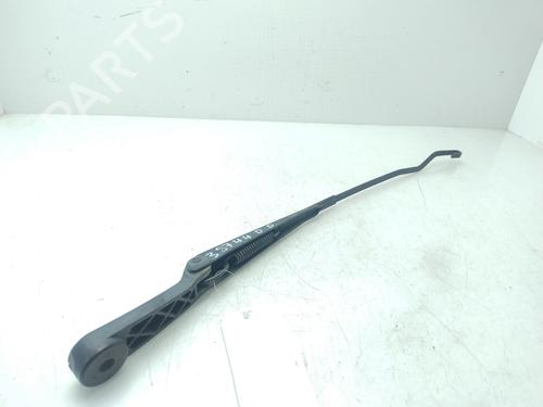 Front windshield wiper arm LAND ROVER FREELANDER I (L314)  | BP29956553C143