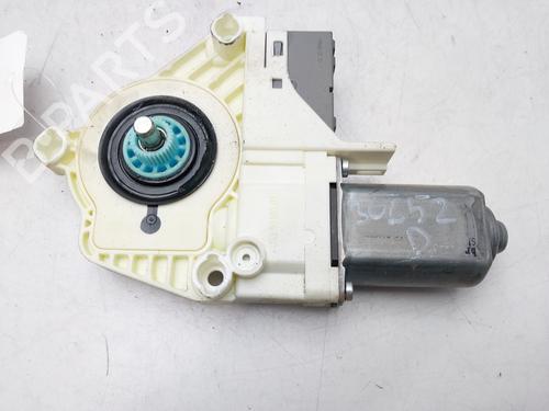 Used Right front window motor LAND ROVER DISCOVERY III (L319) 2.7 TD 4x4 (190 hp) 12601647