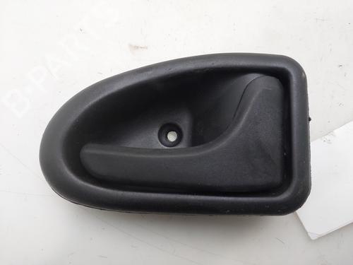 Højre fortil invendig håndtag Højre fortil invendig håndtag RENAULT CLIO III (BR0/1, CR0/1) 1.4 16V (98 hp) 35929748 35929748