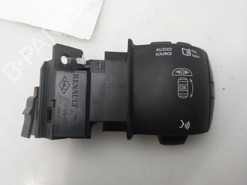 switch-renault-megane-iii-hatchback-bz01_-b3_-2008-36298049 main image