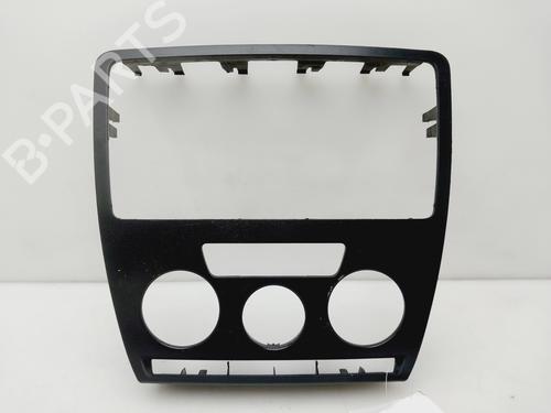 Used Middle console SKODA OCTAVIA II (1Z3) 1.9 TDI (105 hp) 30336660