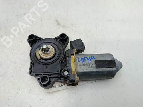 Used Left front window motor Left front window motor MERCEDES-BENZ S-CLASS (W220, V220) S 320 (220.065, 220.165) (224 hp) 32517673 32517673