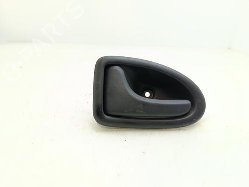 Poignée intérieure arrière gauche RENAULT CLIO II (BB_, CB_) 1.2 16V (BB05, BB0W, BB11, BB27, BB2T, BB2U, BB2V, CB05,... (75 hp) 28373767
