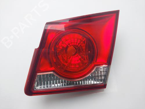 Used Right tailgate light CHEVROLET CRUZE (J300) 2.0 CDI (150 hp) 16110355