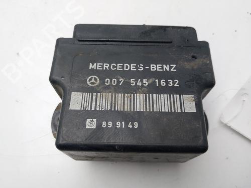 Used Electronic module Electronic module MERCEDES-BENZ 124 T-Model (S124) 300 T D (124.190) (110 hp) 33926829 33926829