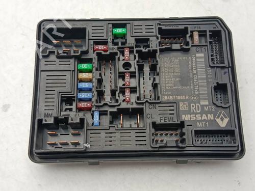 Used Fuse box Fuse box 39504542 39504542