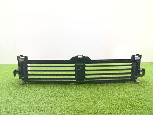 Gitter für MERCEDES-BENZ A-CLASS (W177) A 200 d (177.012) (150 hp) 30922270