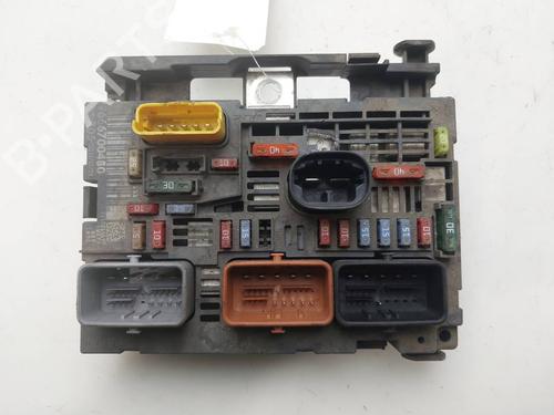 Used Fuse box Fuse box 38562840 38562840