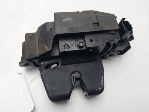 tailgate-lock-citroen-c4-cactus-2014-33231406 main image