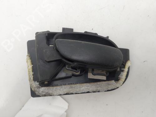 Venstre fortil invendig håndtag Venstre fortil invendig håndtag PEUGEOT 206 Hatchback (2A/C) 1.4 LPG (75 hp) 33793160 33793160