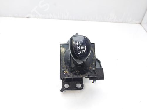 Used Gear lever TOYOTA AURIS Estate (_E18_) 1.8 Hybrid (ZWE186_, ZWE186R, ZWE186H) (136 hp) 11716865