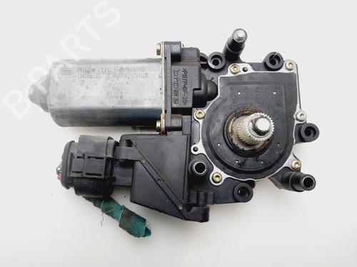 Moteur de lève-vitre avant droit AUDI A3 (8L1) 1.8 (125 hp) 31335660