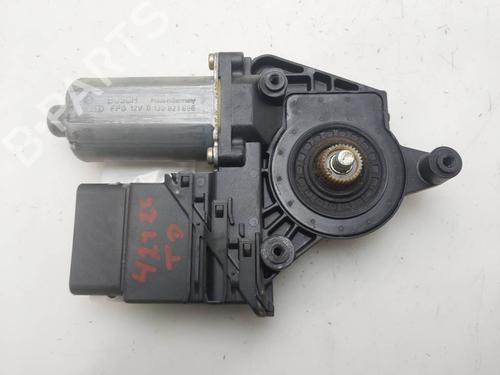 Moteur de lève-vitre arrière droit Moteur de lève-vitre arrière droit 38684779 38684779