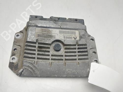 Used Engine control unit (ECU) RENAULT MEGANE II (BM0/1_, CM0/1_) [2001-2012]  32118048