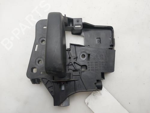 Used Rear right interior door handle Rear right interior door handle 37151413 37151413