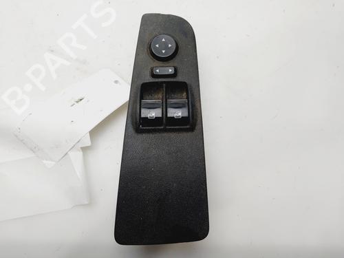 Used Left front window switch FIAT GRANDE PUNTO (199_) 1.3 D Multijet (75 hp) 30577592