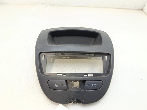 Console centrale Console centrale PEUGEOT 107 (PM_, PN_) [2005-2016] 37376018 37376018