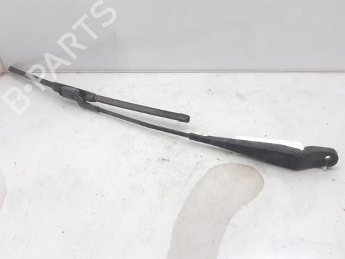 Used Front windshield wiper arm SKODA FABIA II (542) 1.4 TDI (70 hp) 7237656