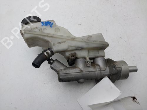 Used Brake master cylinder TOYOTA AVENSIS Saloon (_T25_) 2.0 D-4D (ADT250_, ADT250R) (126 hp) 27597453