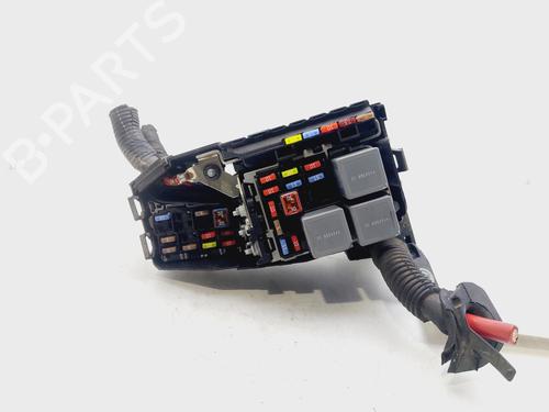 Used Fuse box VOLVO V60 I (155) 2.4 D6 Plug in Hybrid AWD (215 hp) 29719745