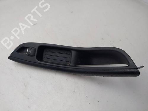 Højre fortil elrude kontakt Højre fortil elrude kontakt FORD FOCUS III 1.0 EcoBoost (125 hp) 39752004 39752004