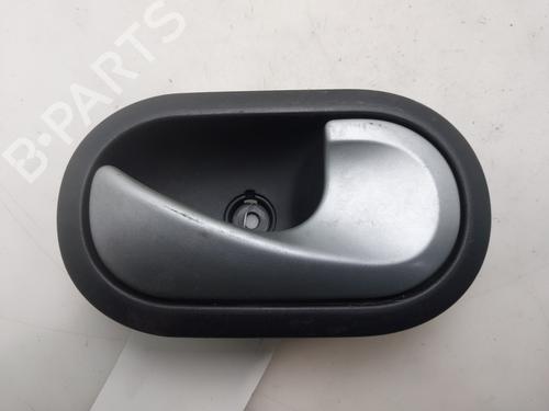 Højre fortil invendig håndtag Højre fortil invendig håndtag RENAULT CLIO III (BR0/1, CR0/1) 1.5 dCi (C/BR0G, C/BR1G) (68 hp) 34460200 34460200