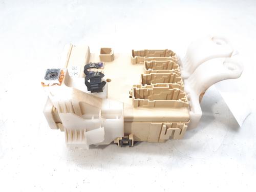 Fuse box TOYOTA AURIS (_E18_)  | BP10507274E1