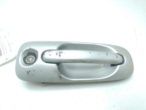 Used Front left exterior door handle CHRYSLER VOYAGER IV (RG, RS) 2.5 CRD (141 hp) 24973083