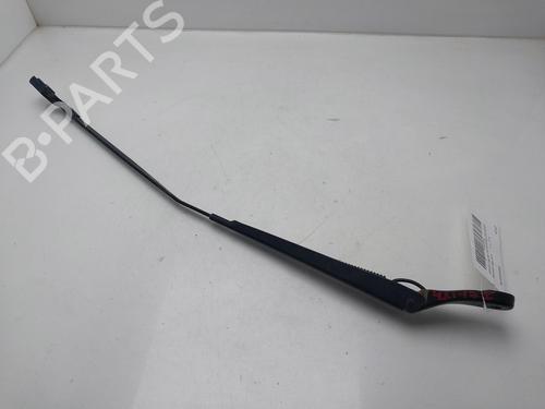 Used Front windshield wiper arm Front windshield wiper arm 36856390 36856390