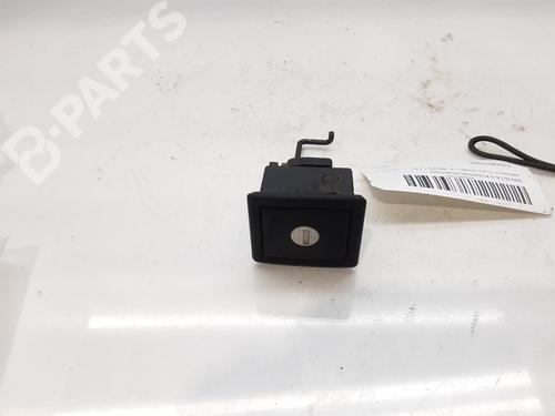tailgate-handle-renault-clio-i-bc57_-5357_-12-5357y-5357k-7700827555-1990-1991-1992-1993-1994-1995-1996-1997-1998-1999-11017530 main image