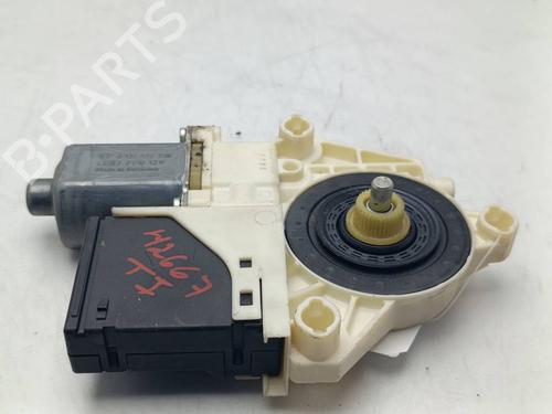 Rudehejsemotor bagstkærm venstre Rudehejsemotor bagstkærm venstre RENAULT MEGANE III Grandtour (KZ0/1) [2008-2016] 39908624 39908624