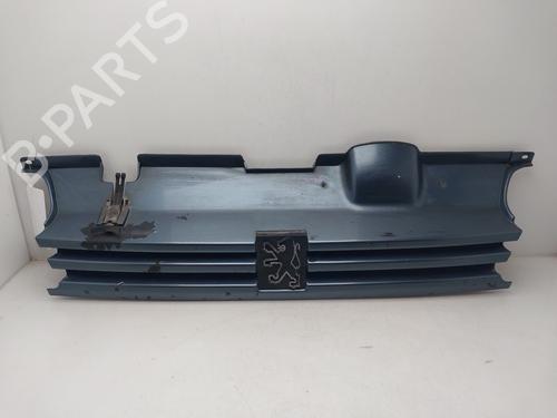 Used Grille Grille 37272958 37272958