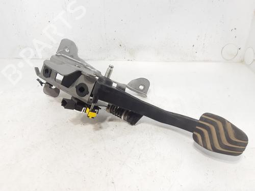 Clutch pedal RENAULT KADJAR (HA_, HL_) 1.5 dCi 110 (HLA3) (110 hp) 9421669