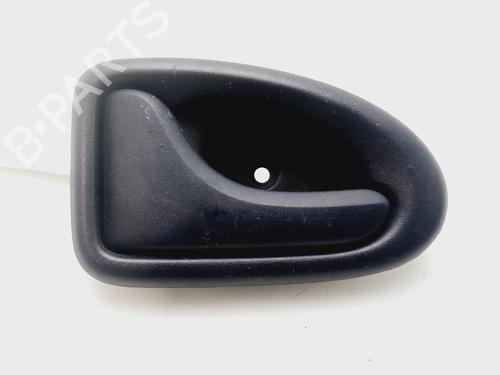 Venstre bagtil invendig håndtag RENAULT MEGANE I Classic (LA0/1_) 1.6 16V (LA00, LA04, LA0B, LA11, LA16, LA19, LA1J, LA1K,... (107 hp) 31881776