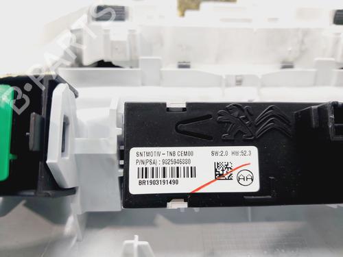 Interior roof light PEUGEOT 3008 II SUV (MC_, MR_, MJ_, M4_) 1.5 BlueHDi 130 | BP26569118I8 