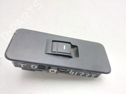 Højre bagtil elrude kontakt Højre bagtil elrude kontakt LAND ROVER RANGE ROVER SPORT I (L320) 2.7 D 4x4 (190 hp) 36319585 36319585
