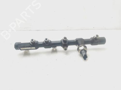 Used Injection rail HYUNDAI TERRACAN (HP) 2.9 CRDi 4WD (150 hp) 27221549