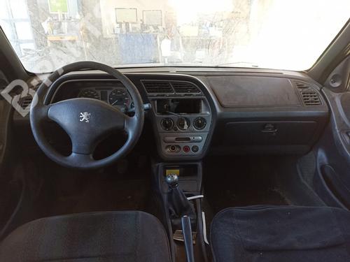 Left front fog light PEUGEOT 306 (7B, N3, N5) 2.0 HDI 90 | BP10522550C30  - Image 9