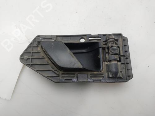 Højre fortil invendig håndtag Højre fortil invendig håndtag CITROËN BERLINGO / BERLINGO FIRST MPV (MF_, GJK_, GFK_) 1.9 D (MFWJZ) (70 hp) 33842200 33842200