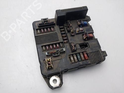 Used Fuse box Fuse box 37438015 37438015