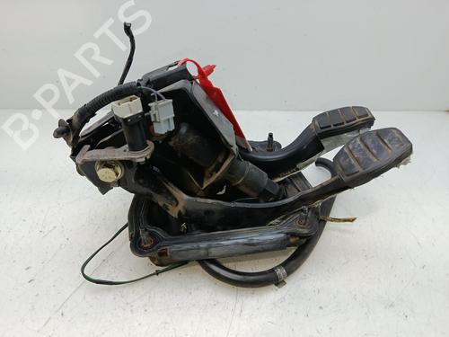 Used Clutch pedal RENAULT SCÉNIC I MPV (JA0/1_, FA0_) 1.9 dCi RX4 (102 hp) 30553700